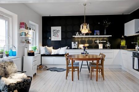 suelo madera negro sofá gris papel de pared negro con círculos papel de pared gris de cachemir muebles de diseño nórdico lámpara de bombillas estilo nórdico decoración espacio diáfano diseño de interiores decoración nórdica escandinava decoración de interiores decoración de espacios pequeños decoración con espejos cocina comedor salón unidos chandelier dorado 