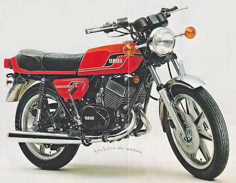 Yamaha RD400D presentada en el año 1977 Yamaha RD400D presentada en el año 1977