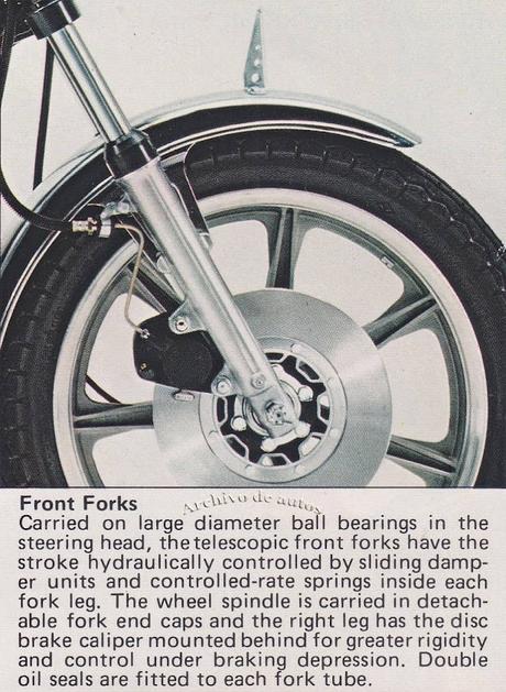 Yamaha RD400D presentada en el año 1977 Yamaha RD400D presentada en el año 1977