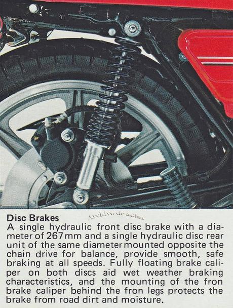 Yamaha RD400D presentada en el año 1977 Yamaha RD400D presentada en el año 1977