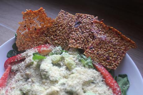 CRACKERS DE OLIVAS Y PIMIENTO CRACKERS DE OLIVAS Y PIMIENTO