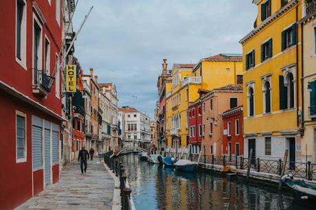 Descubre por qué hoteles que celebren Halloween en Cataluña es un destino que no te puedes perder. Descubre por qué hoteles que celebren Halloween en Cataluña es un destino que no te puedes perder.