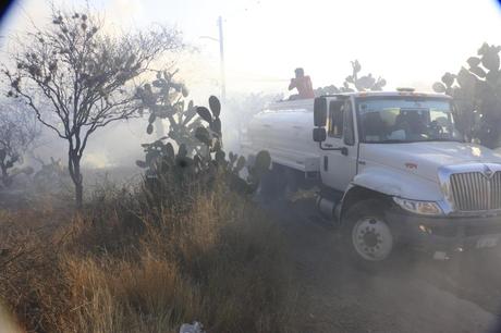 Gobierno de Villa de Pozos controla incendio forestal que amenazaba comunidades