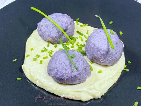 Bolas rellenas de patata morada Bolas rellenas de patata morada