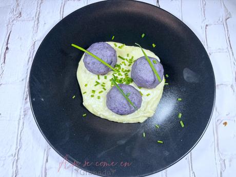 Bolas rellenas de patata morada Bolas rellenas de patata morada