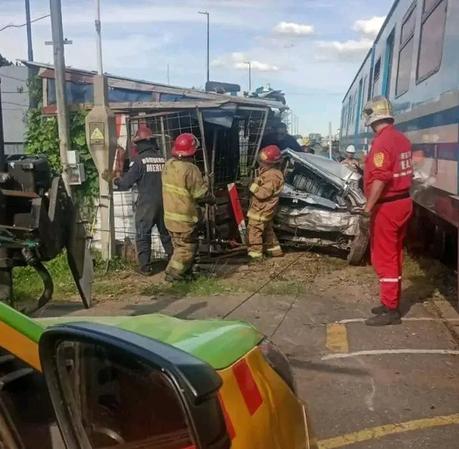 ACCIDENTE FERROVIARIO CONTENIDO EN LA BARRERA DE CÓRDOBA, MERLO