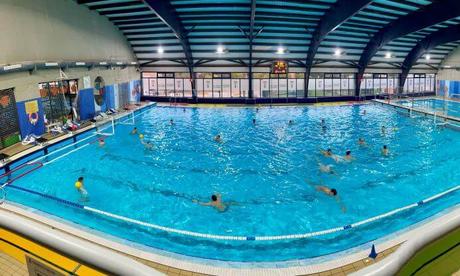 El club waterpolo Dos Hermanas PQS vende cara la derrota ante el lider de la categoría de bronce