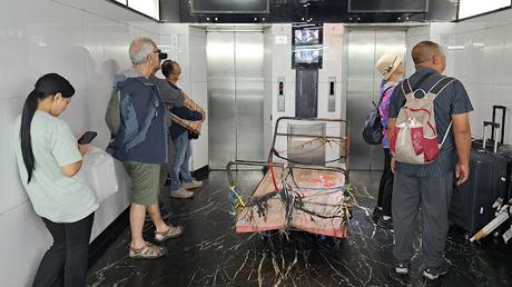 HONG KONG : UNA CIUDAD SORPRENDENTE HONG KONG : UNA CIUDAD SORPRENDENTE