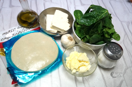 Empanadillas de espinacas y queso feta en freidora de aire. Empanadillas de espinacas y queso feta en freidora de aire.