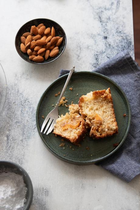 Este Coffee Cake de Duraznos tiene todo lo que amas: fruta fresca, streusel crujiente y una miga perfecta