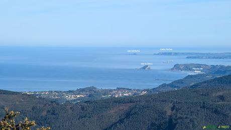 Vista del Cabo Peñas desde el Llan de Cubel