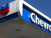 Trump sugirió revertir cese licencia Chevron para bombear crudo Venezuela