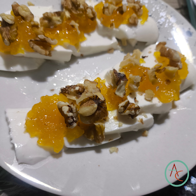 Queso de Burgos Acompañado de  Mermelada de Piña y Mango Con Trocitos de Nuez