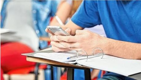 Educación avala que se regule el uso de celulares en las aulas de Neuquén: falta la opinión de ATEN Educación avala que se regule el uso de celulares en las aulas de Neuquén: falta la opinión de ATEN