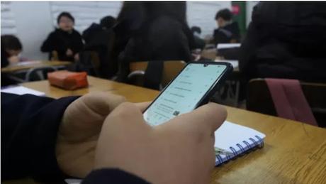Educación avala que se regule el uso de celulares en las aulas de Neuquén: falta la opinión de ATEN Educación avala que se regule el uso de celulares en las aulas de Neuquén: falta la opinión de ATEN