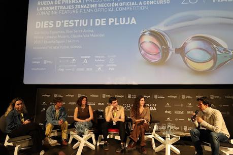 “DIES D’ESTIU I DE PLUTJA” chapotea en los sentimientos de tres amigos de toda la vida “DIES D’ESTIU I DE PLUTJA” chapotea en los sentimientos de tres amigos de toda la vida