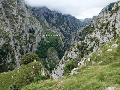 Poncebos-Senda del Cares-Canal de la Raya-Vega Maor-Ostón-Canal de Culiembru