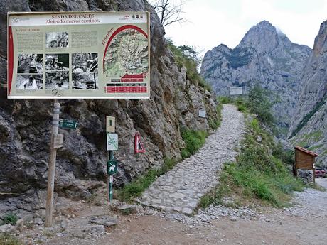 Poncebos-Senda del Cares-Canal de la Raya-Vega Maor-Ostón-Canal de Culiembru
