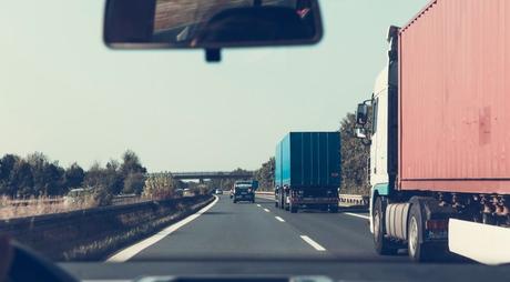 ¿Por qué los camiones deben pasar por básculas en sus viajes?