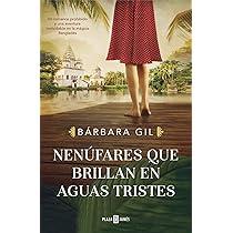 Nenúfares que brillan en aguas tristes.