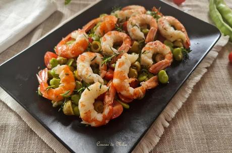 Ensalada de habas frescas con langostinos