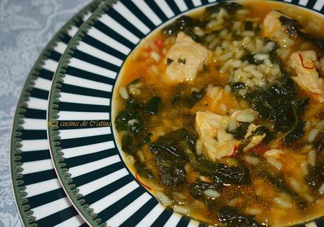 Arroz caldoso con pollo y espinacas