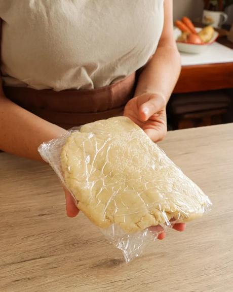 masa envuelta en film para refrigerar