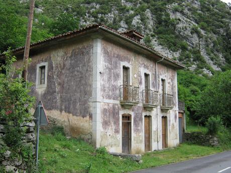 LA CASA DE LOS MASONES  EN SELLAÑO (PONGA)