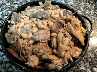 Alubias con magret de pato confitado y butifarra blanca