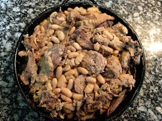 Alubias con magret de pato confitado y butifarra blanca