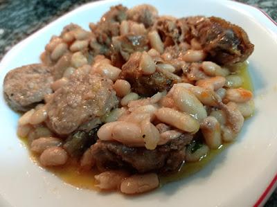 Alubias con magret de pato confitado y butifarra blanca
