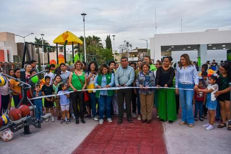 Alcalde Juan Manuel Navarro entrega moderno Parque Urbano a familias de Quinta Soledad