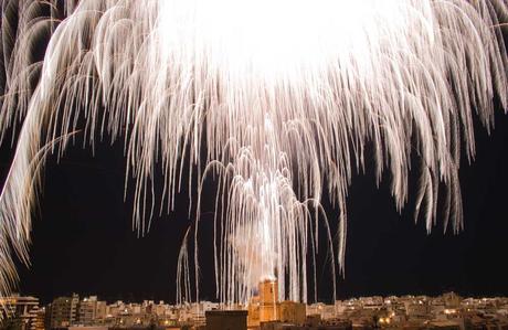 La Nit de l'Albà: Una Explosión de Tradición y Emoción en Elche La Nit de l'Albà: Una Explosión de Tradición y Emoción en Elche