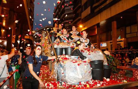 La Batalla de las Flores: Un estallido de color en las Fiestas Patronales de Elche