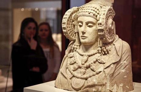 Elche y su patrimonio arqueológico: desde los templos místicos hasta la famosa Dama de Elche Elche y su patrimonio arqueológico: desde los templos místicos hasta la famosa Dama de Elche