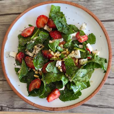 ENSALADA DE ESPINACAS, FRESAS Y QUESO