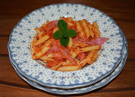 Macarrones con mortadela