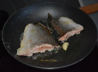 Ensalada de patatas y salmón con salsa césar Ensalada de patatas y salmón con salsa césar