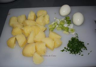 Ensalada de patatas y salmón con salsa césar Ensalada de patatas y salmón con salsa césar