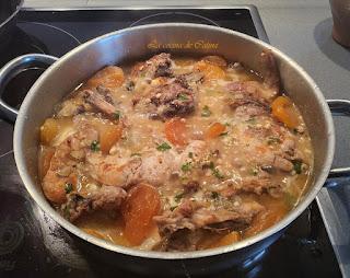 Conejo en salsa de anacardos y orejones Conejo en salsa de anacardos y orejones