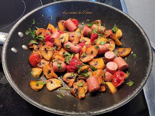 Pasta con salchichas y champiñones