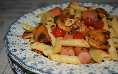 Pasta con salchichas y champiñones