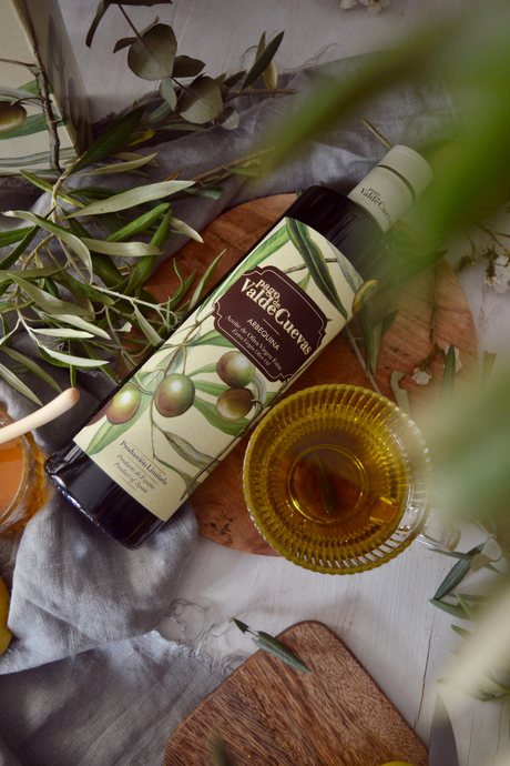 bizcocho-de-aceite-de-oliva-con-limón-y-salvia