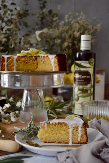 bizcocho-de-aceite-de-oliva-con-limón-y-salvia