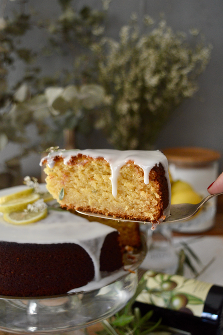 bizcocho-de-aceite-de-oliva-con-limón-y-salvia