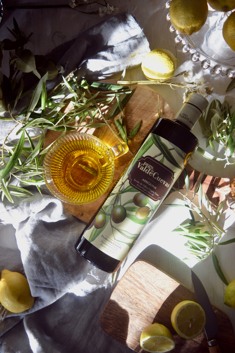 bizcocho-de-aceite-de-oliva-con-limón-y-salvia