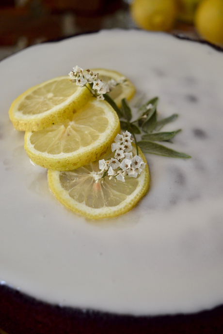 bizcocho-de-aceite-de-oliva-con-limón-y-salvia