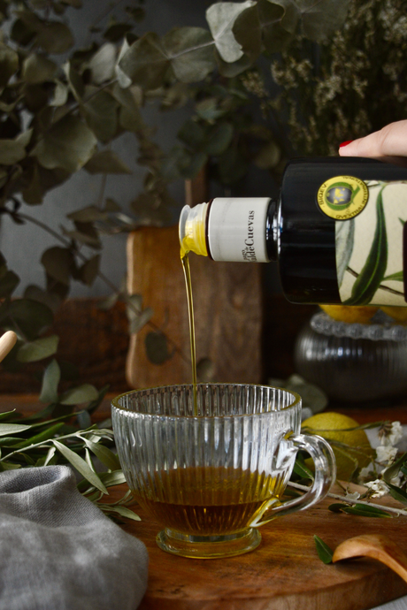 bizcocho-de-aceite-de-oliva-con-limón-y-salvia