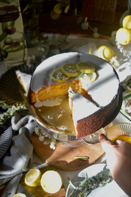 bizcocho-de-aceite-de-oliva-con-limón-y-salvia