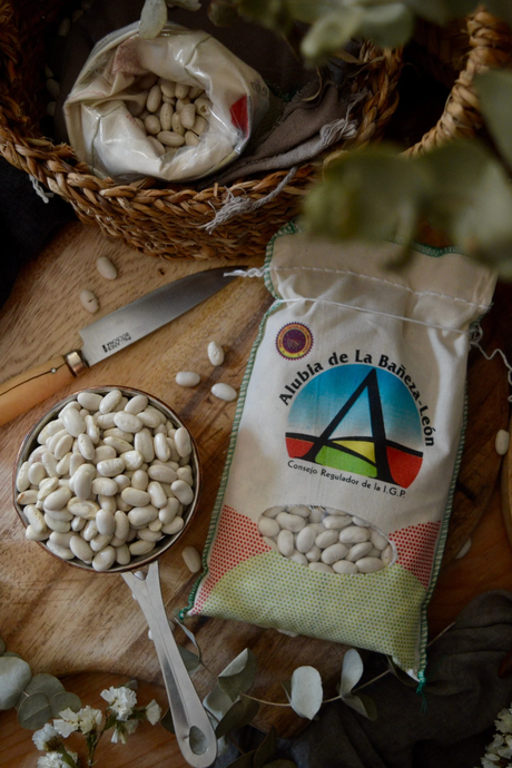 bizcocho-de-alubias-con-merengue-y-mermelada-de-cerezas